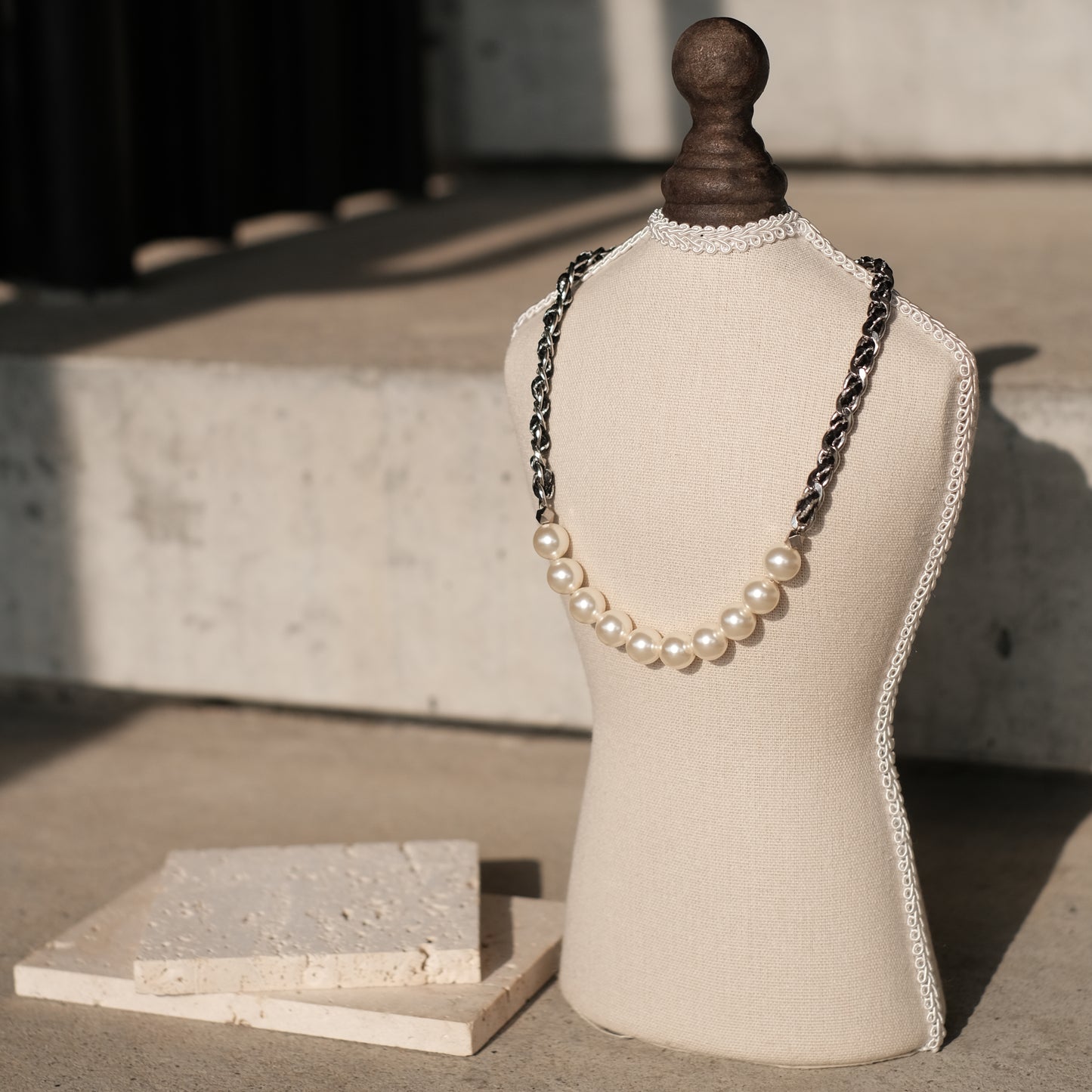 NIGHT CHOKER