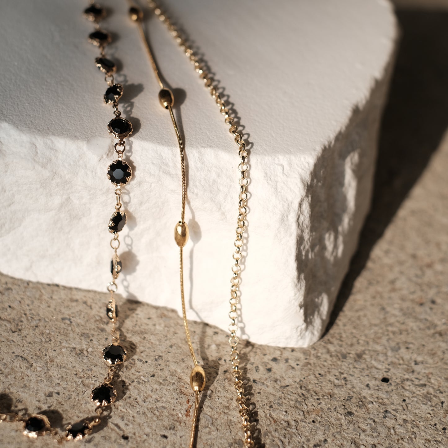 CLASSY NECKLACE